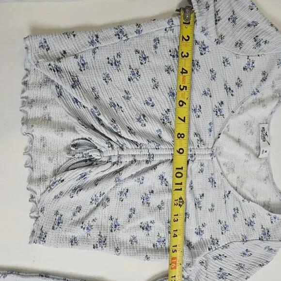 Hollister Medium Blue Dainty Floral Crop Top Long Sleeve - Picture 5 of 7